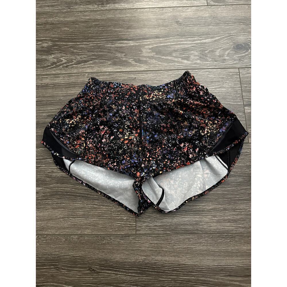Lululemon Hotty Hot Short II *2.5" Flowerescent Multi / Black size 6